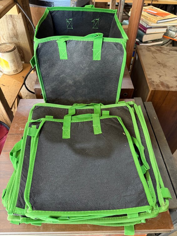 Collapsible cloth totes