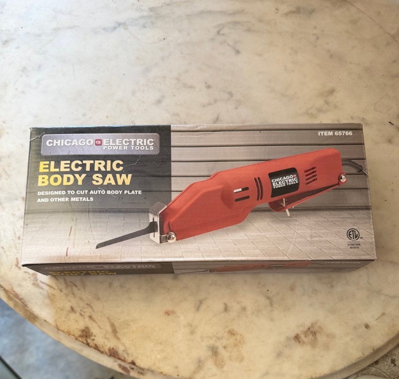 Electric auto body saw