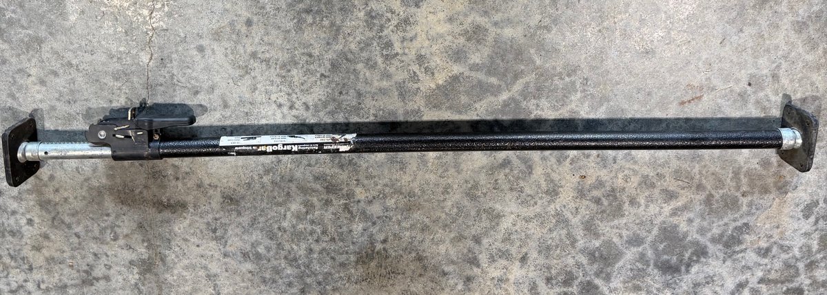 Ratcheting cargo bar