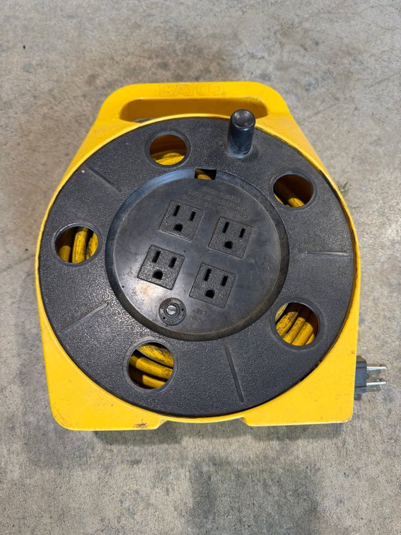 Retractable extension cord with outlets
