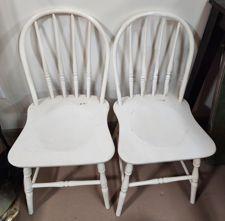 2 White Dining Chairs 17.5" to seat 34"h