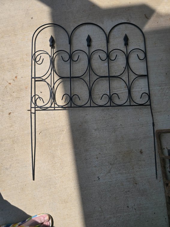 14 pc. Iron yard fencing 27" each
