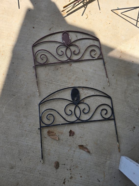 10      Pc. Yard fencing, center oval is glass
