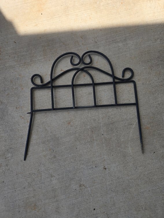 Iron garden / flower bed fencing