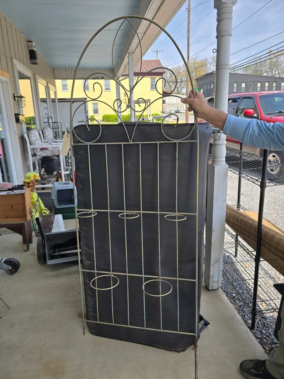 Garden or Porch trellis 6 ft/ holds small floerr pots