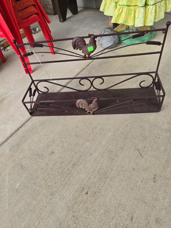Metal planter box, rooster ornamentation