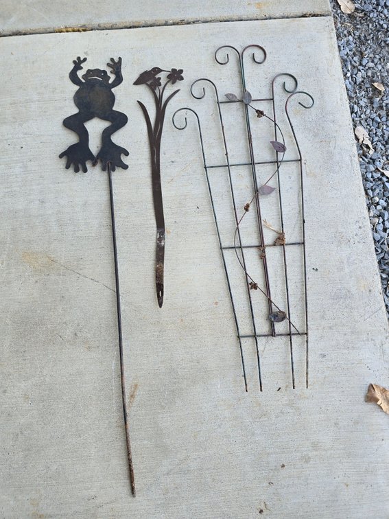 Frog, trellis and hummingbird yard art