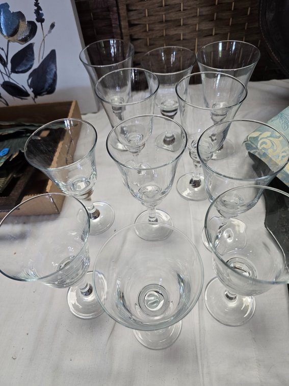 11 pc glass stemware