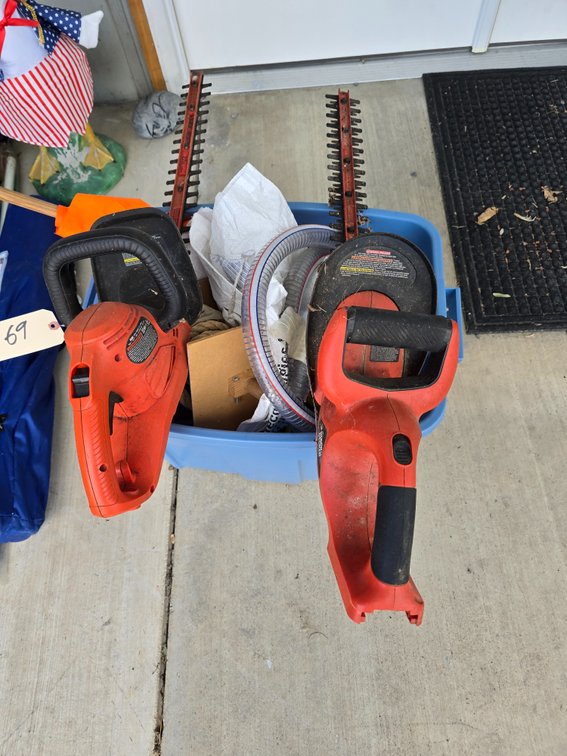 Hedge trimmers, electric and battery, tote with rope