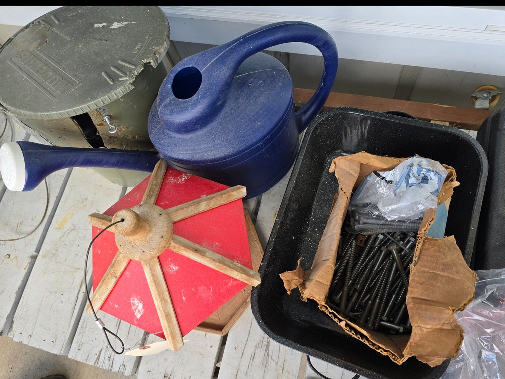 Enamel pan, box screws, bird feeder, watercan and deer feeder