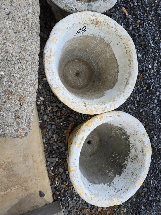 Pr. Concrete flower pots