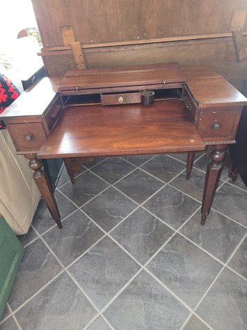 Image for Colonial Mfg. Mahogany Spinnet Desk