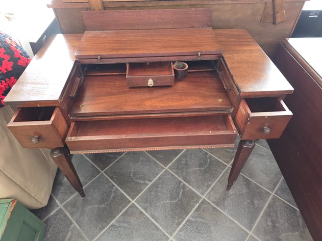 Image for Colonial Mfg. Mahogany Spinnet Desk