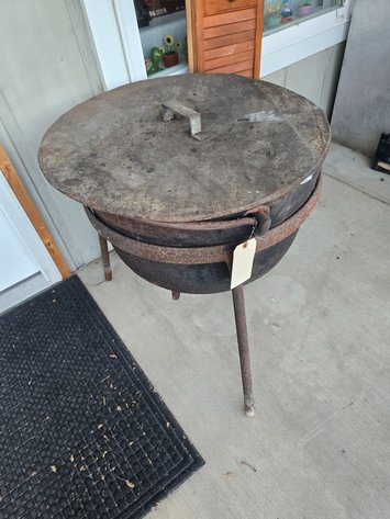 Image for Outdoor vast iron kettle, 40 gal. With boil rack