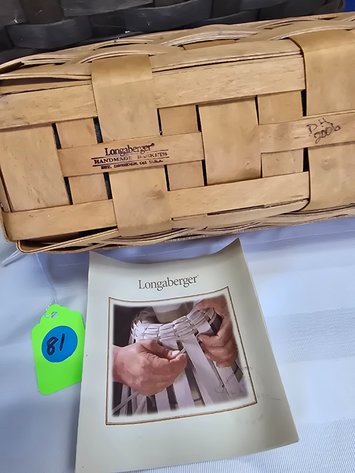 Image for 2006 Longaberger basket with cloth fall liner