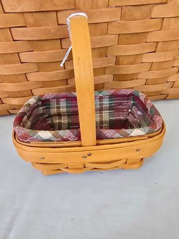 Image for 2000 Longaberger sm. Handcrafted basket