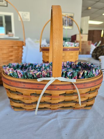 Image for 1997 Longaberger basket with liner and cloth Easter liner