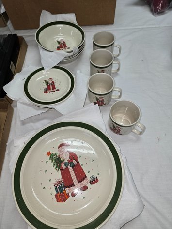Image for Stoneware set of four christmas dishes
