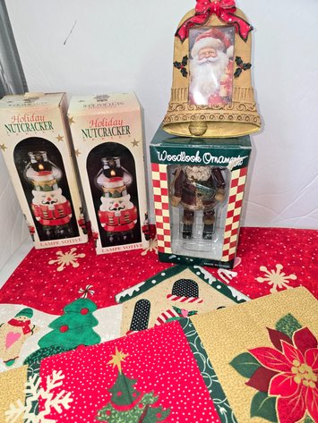 Image for Nutcracker kamps, platemats, basket