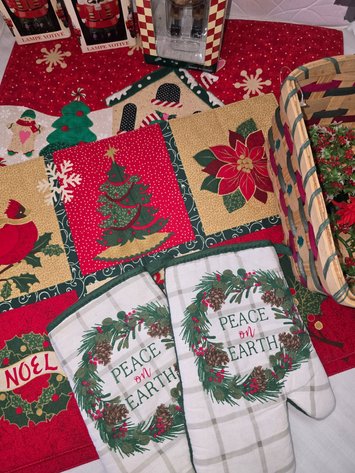 Image for Nutcracker kamps, platemats, basket