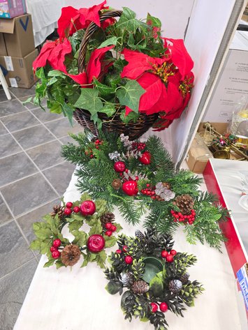Image for Silk pointsettia arr. In basket, table christmas silks
