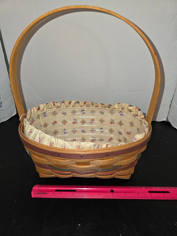 Longaberger basket  1992, with cloth liner and protector