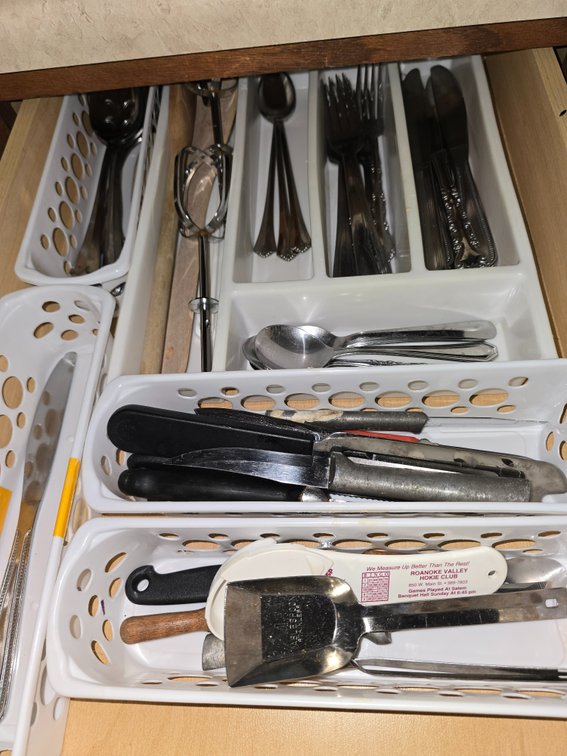 Serving utensils
