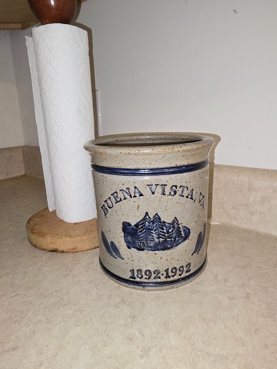 Buena vista  crock and paper towel holder.