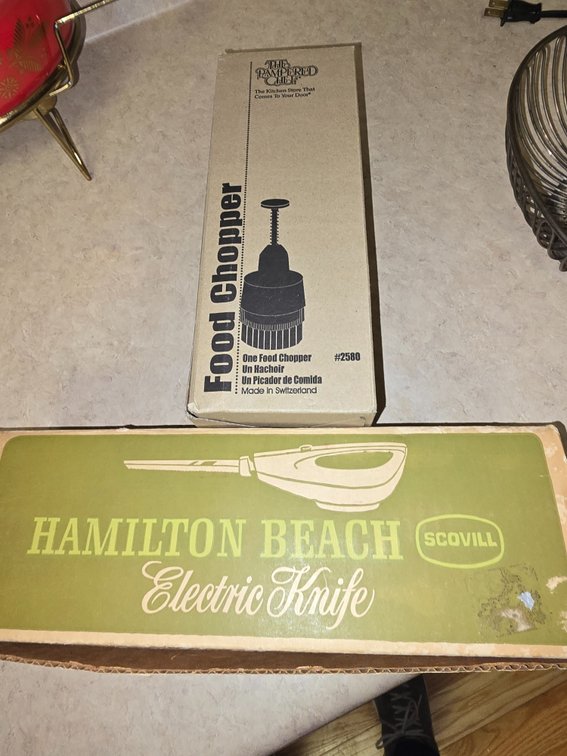 Hamilton beach electric knife and pampered chef food chopper