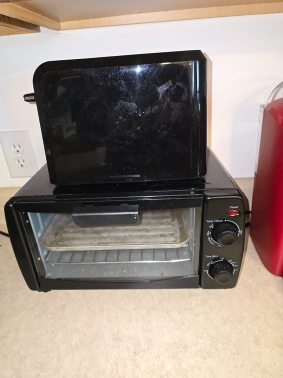 Toaster and toaster oven
