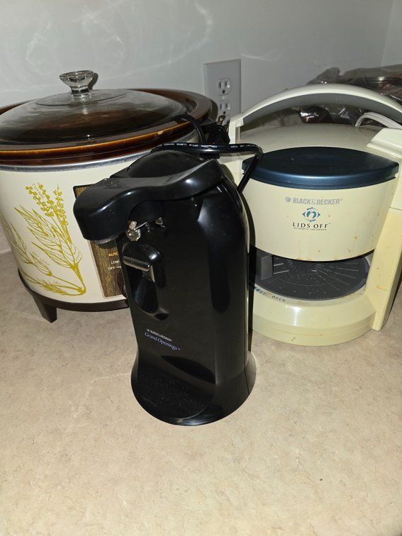 Crock pot top remover and canned opener