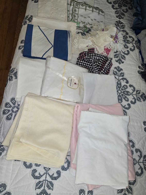 Linens, sheets, doilies