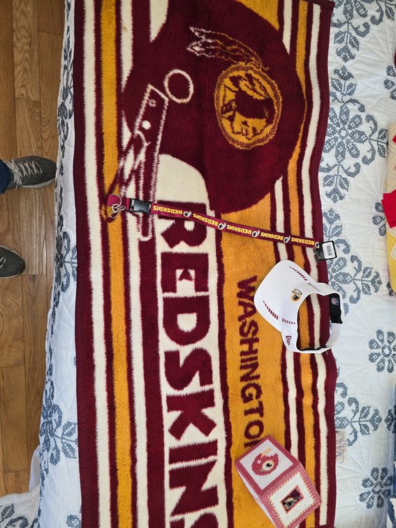 WASHINGTON REDSKINS blanket, hat, ect