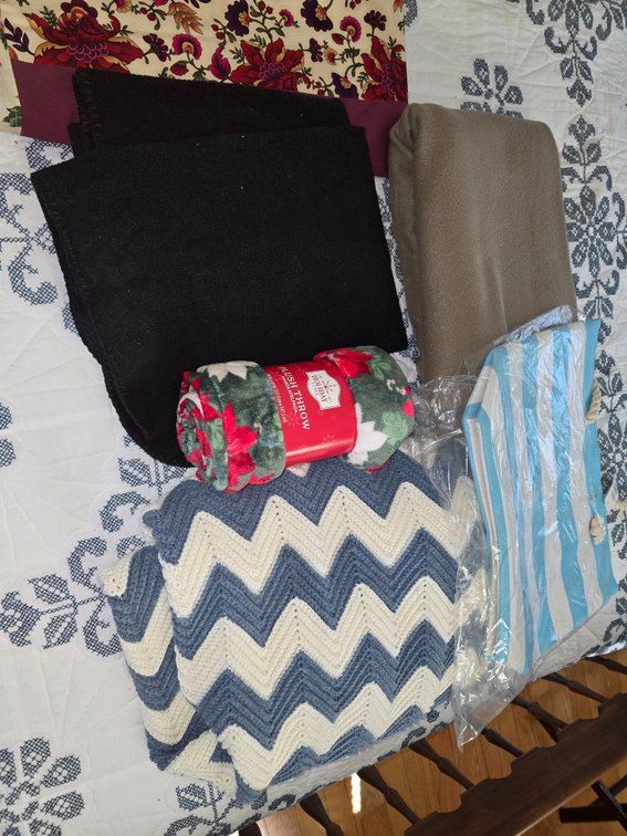 Blankets and throws, beach bag