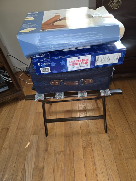 Suitcase holder, 2 memory foam pillow,