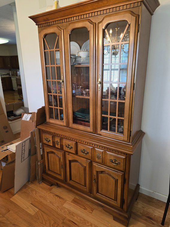 BASSETT China caninet