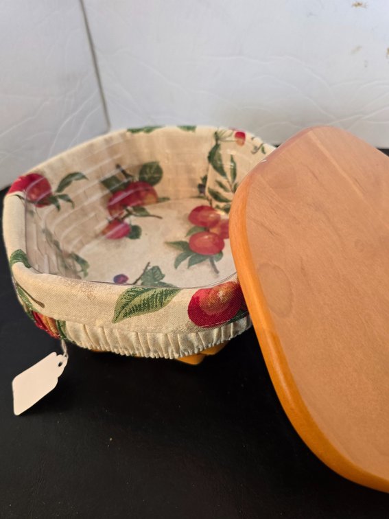 1998 longaberger basket  with apple liner and protector