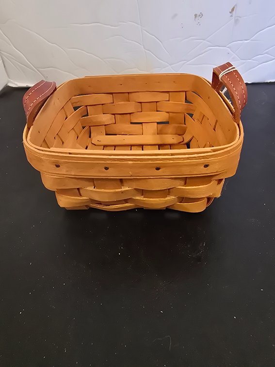 Longaberger basket 2005, square with leather handles