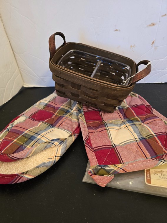 Longaberger basket AND pot holder set