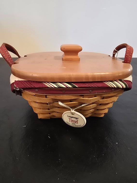 Longaberger basket Tree Trimming 2005 with liner and protector, leather handles