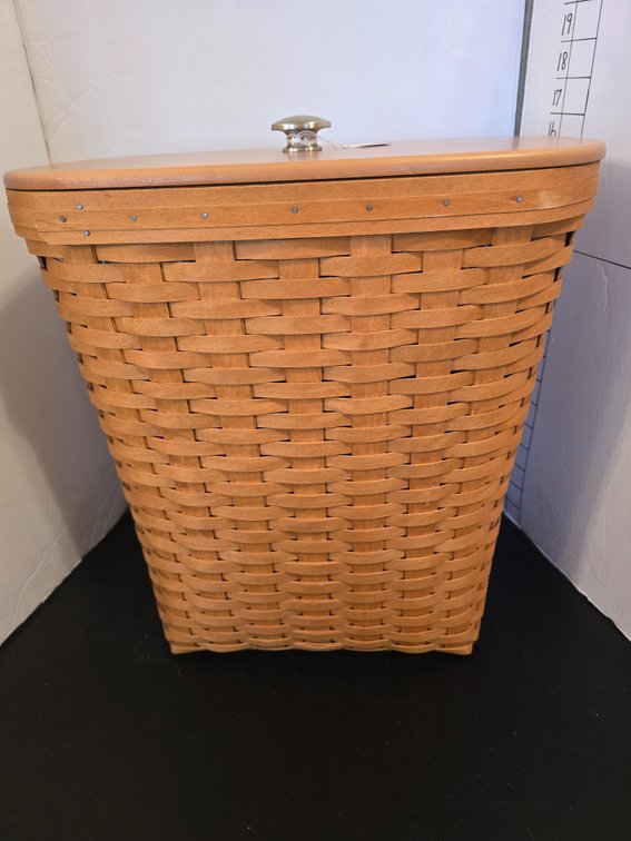 Longaberger basket,  Laundry basket with lid