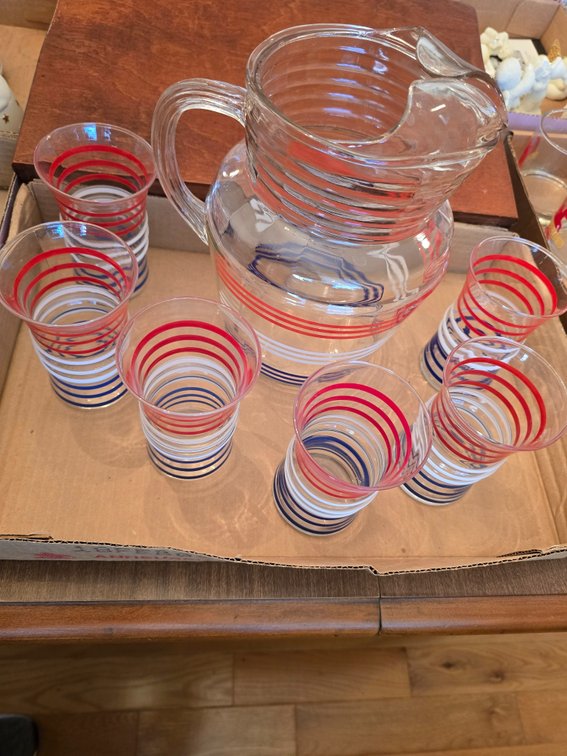 VINTAGE Glass pitcher and glasses