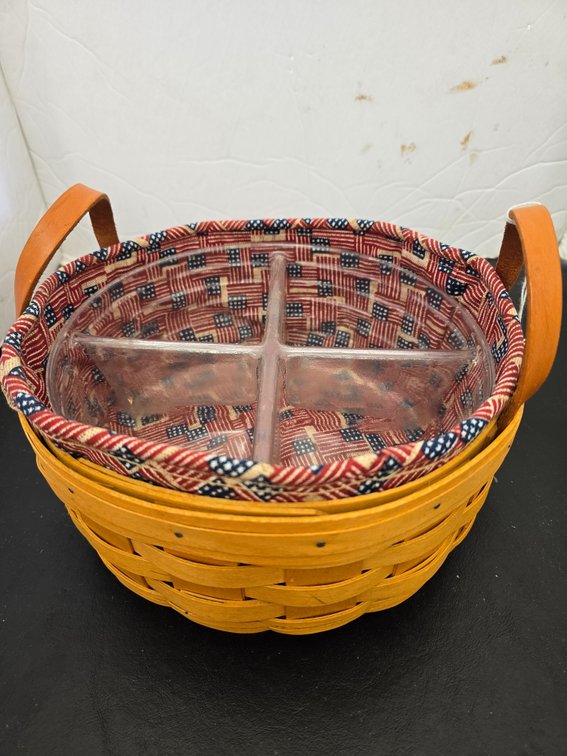 Longaberger basket,  round , 2000, with basket old Glory liner and protector,  leather handles