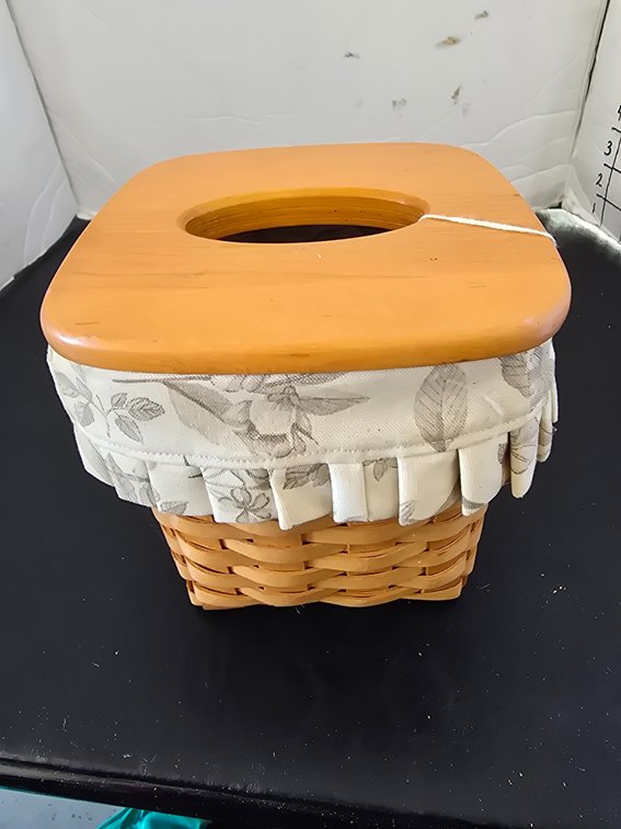 Longaberger basket Tissue holder, 1999