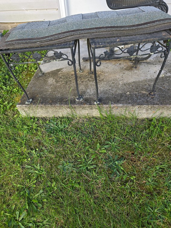2 sm. Iron tables