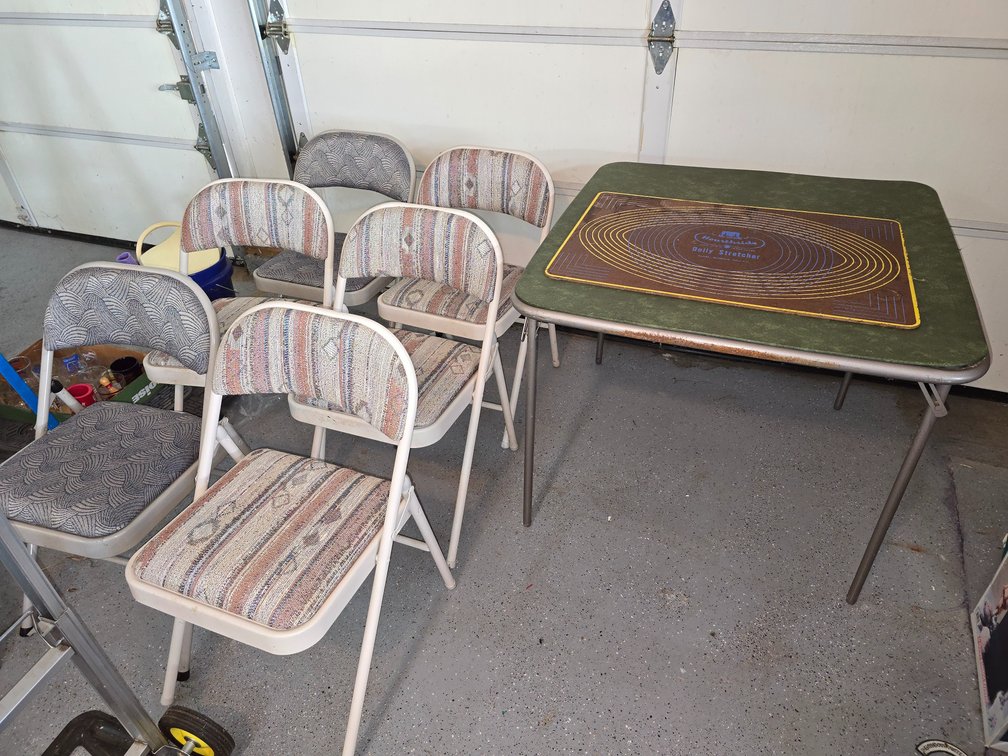 Vard table and 6 chairs