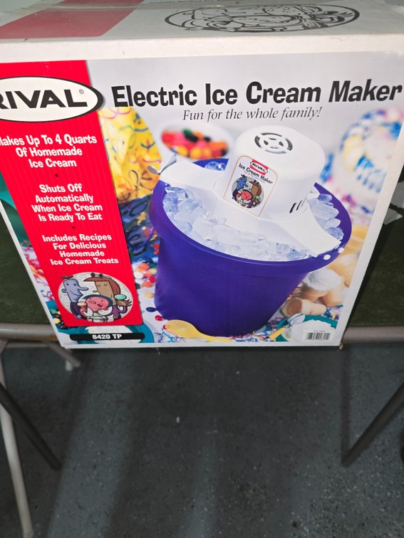 Rival NIB ice cream maker up  to 4 quarts