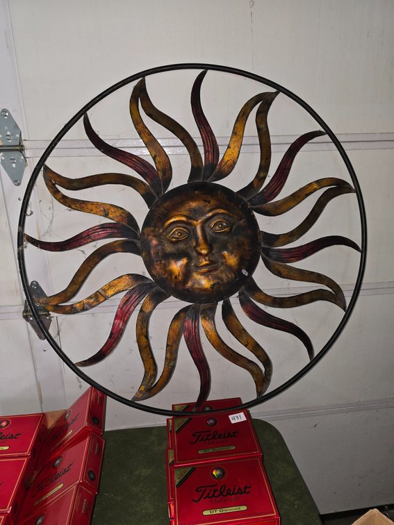 Wall sun wall hanger