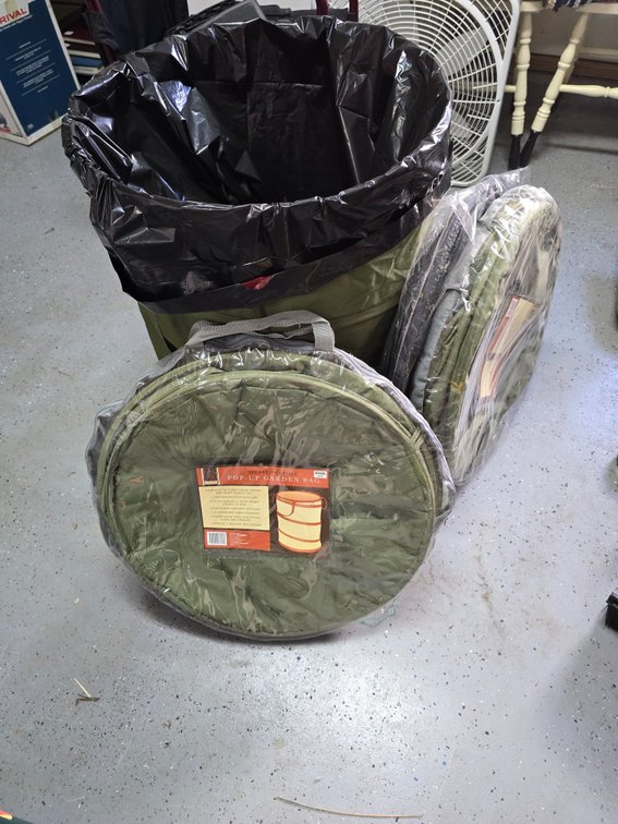 4 Pop up trash cans gardening bags