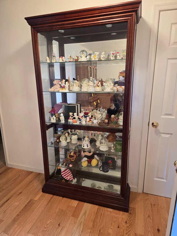 Curio cabinet, lighted with gkass shelves